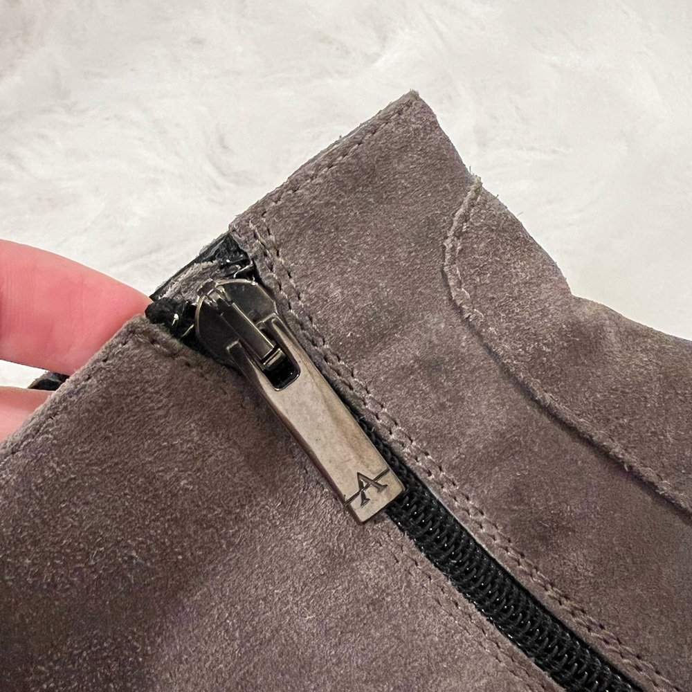 Aquatalia Oribella grey suede Leather Sole perfect for spring! - Picture 12 of 13